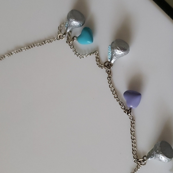 NWOT Hershey Kisses Hearts Charm Silver Necklace HFC - Picture 7 of 8